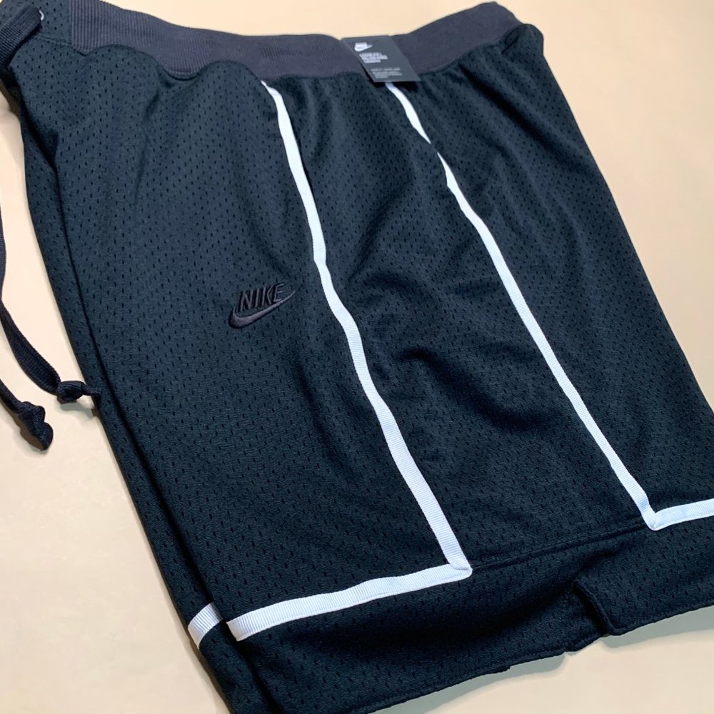 NWT Men's Nike Premium Shorts & Tee Bundle - Picture 2 of 7
